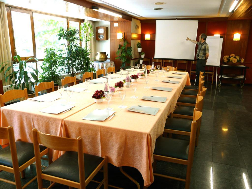 Hotel Nice La Seu d'Urgell Luaran gambar