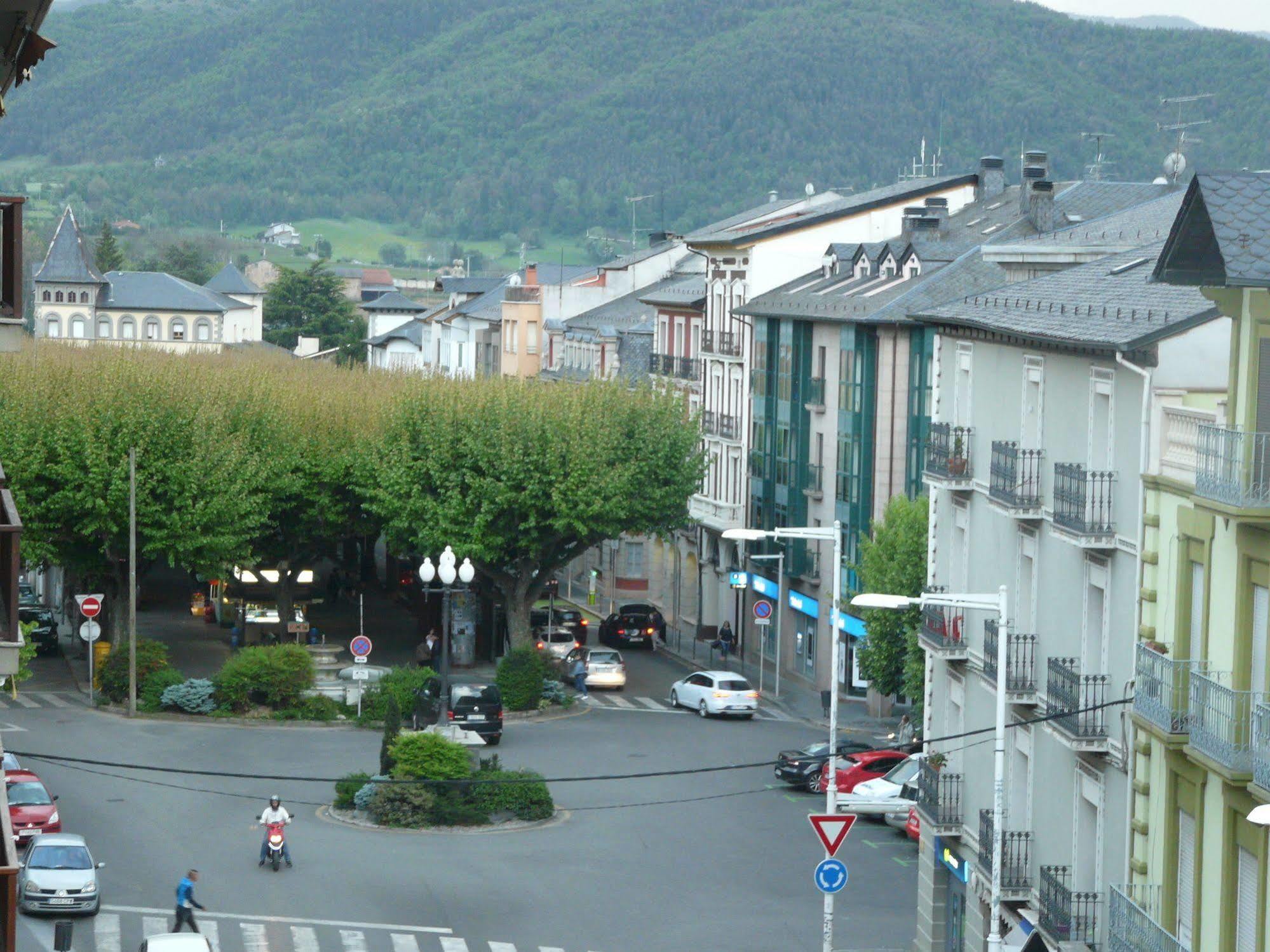 Hotel Nice La Seu d'Urgell Luaran gambar