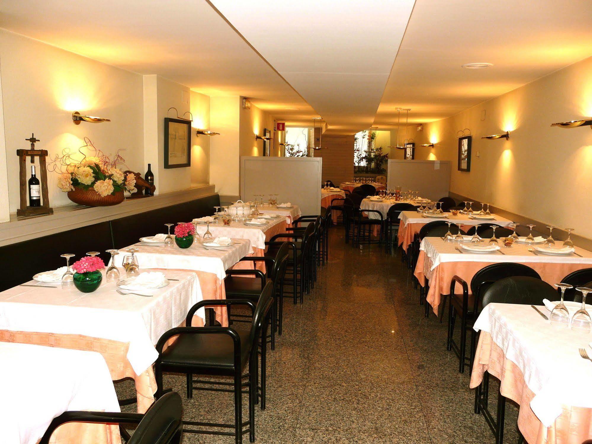 Hotel Nice La Seu d'Urgell Luaran gambar