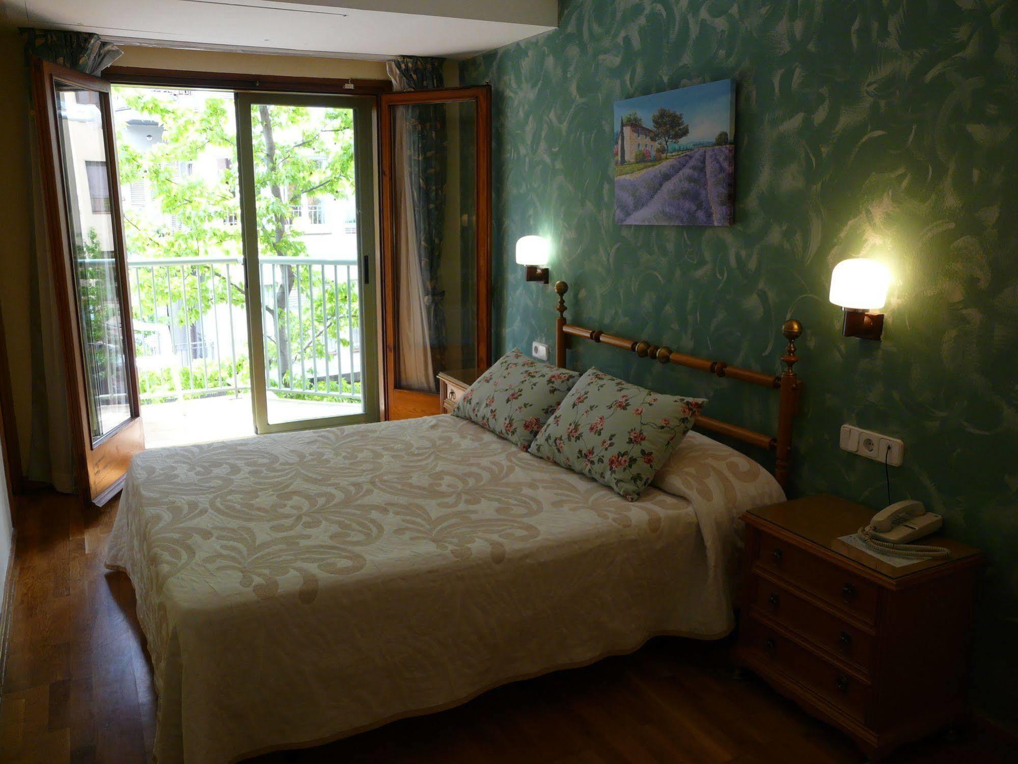 Hotel Nice La Seu d'Urgell Luaran gambar