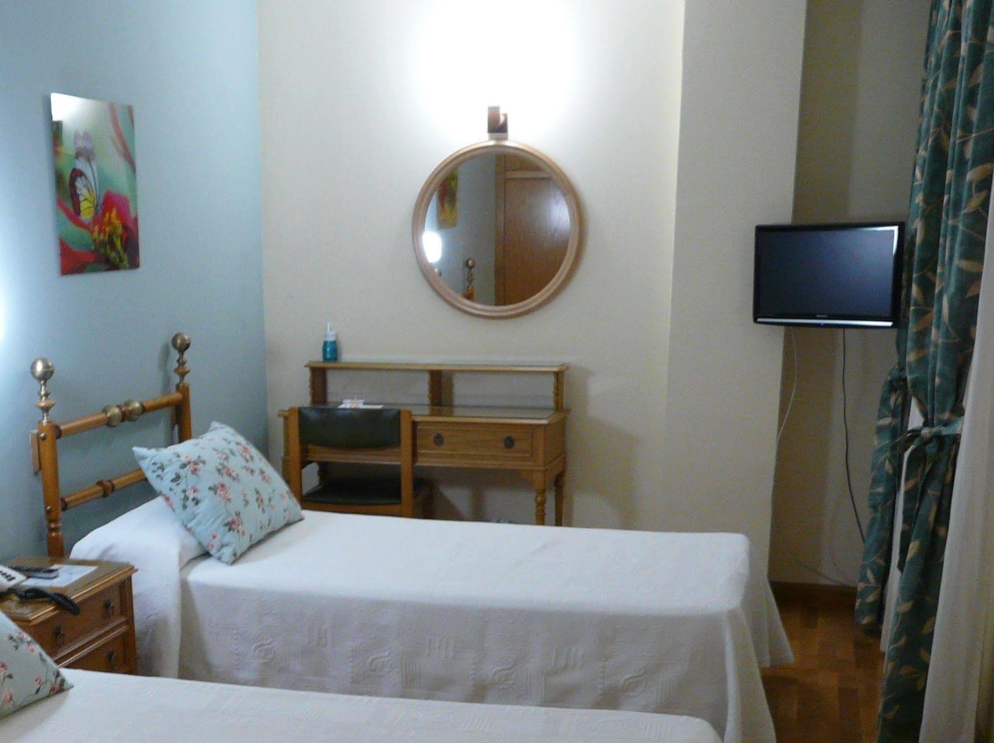 Hotel Nice La Seu d'Urgell Luaran gambar