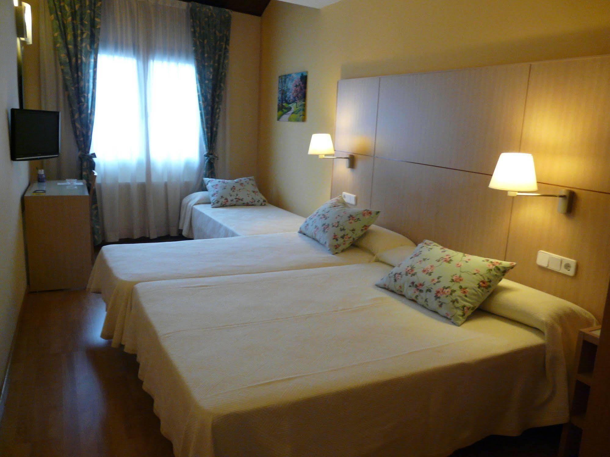 Hotel Nice La Seu d'Urgell Luaran gambar