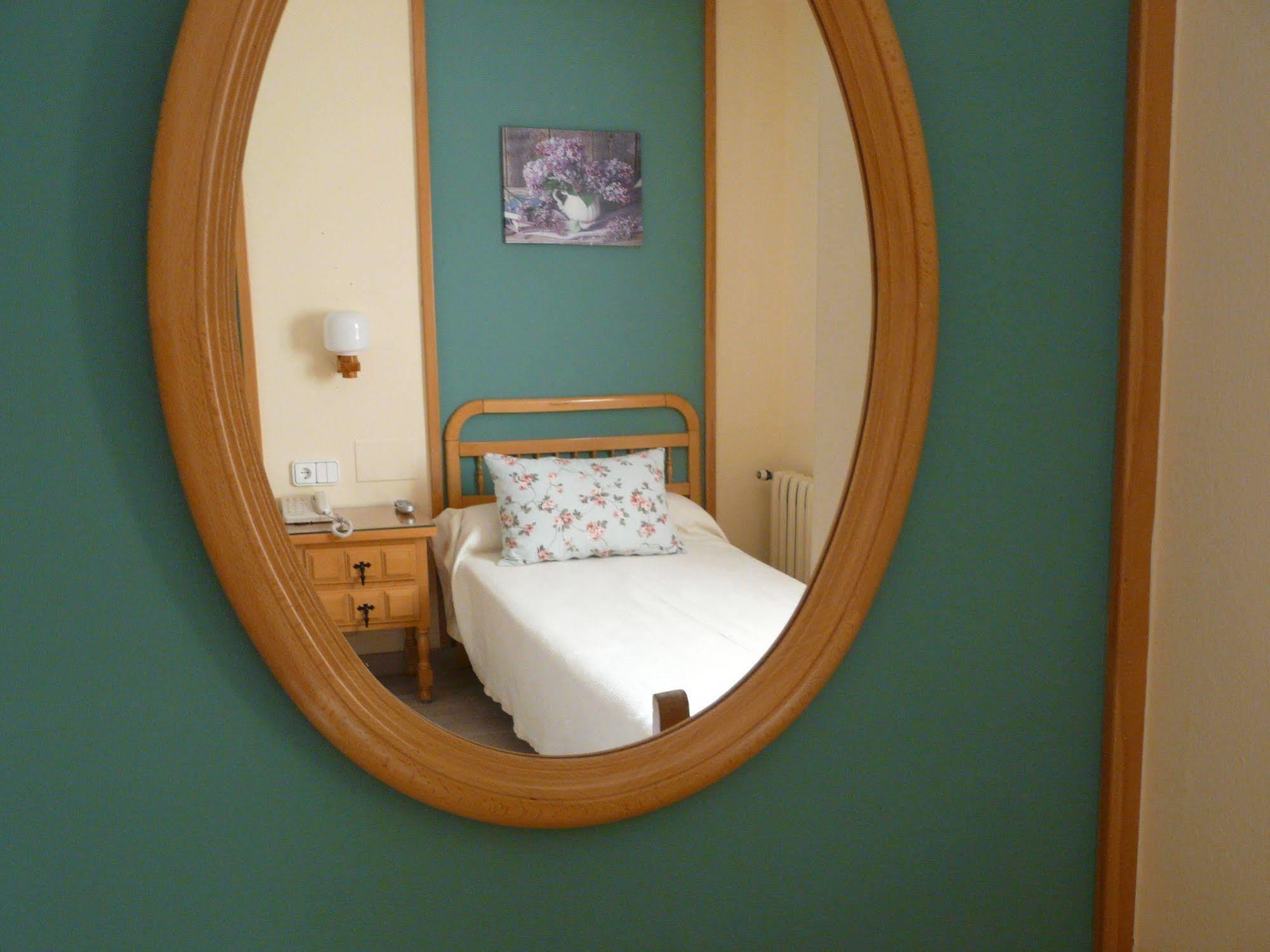 Hotel Nice La Seu d'Urgell Luaran gambar