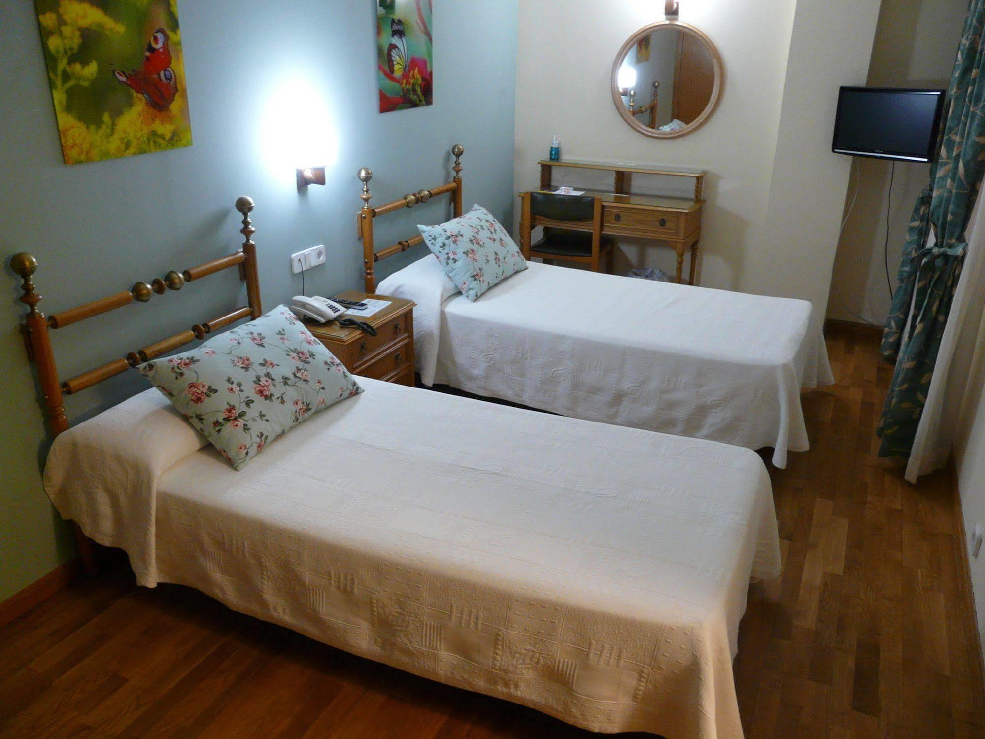 Hotel Nice La Seu d'Urgell Luaran gambar